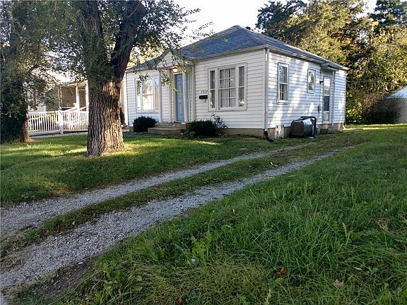 5th image of 1927 N Winfield Ave