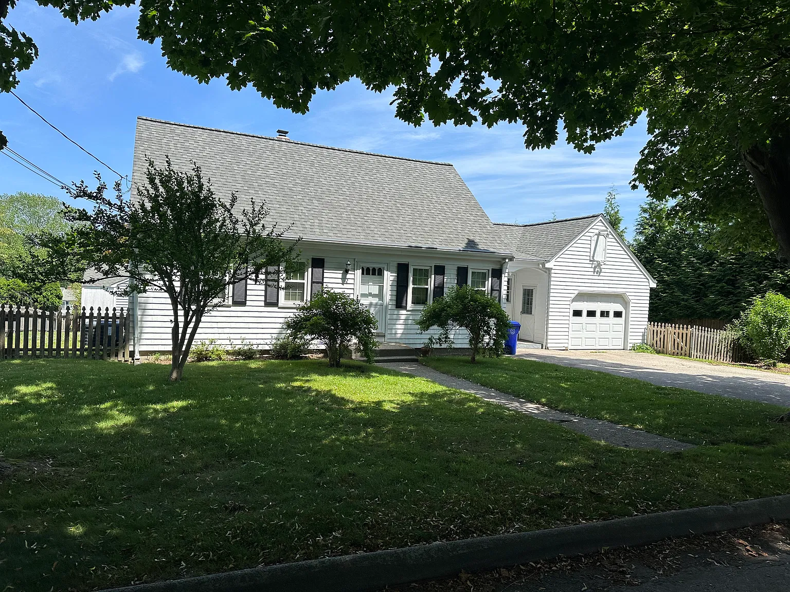 3 bed, 1900 sqft, $2,800 — Photo 2