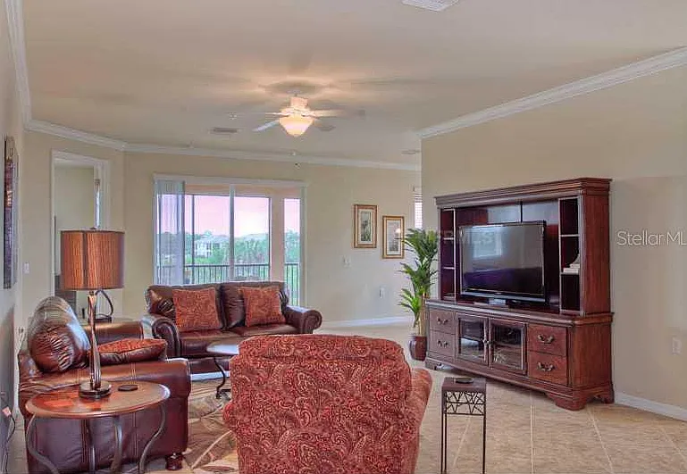 3 bed, 2099 sqft, $4,000 — Photo 3