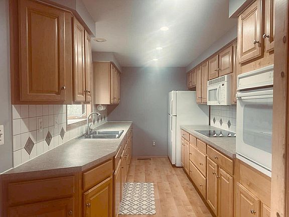 4th image of 5424 Park St