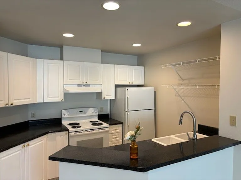 Bellevue Heights Apartments — Photo 3