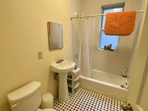 3rd image of 108 Peterborough St #1