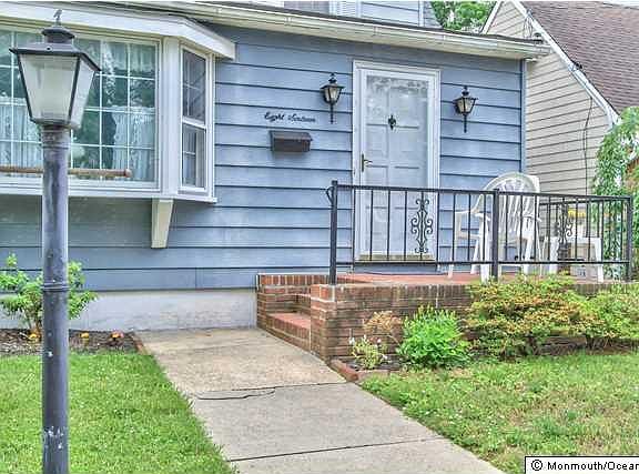 4th image of 816 Rosewood Ave