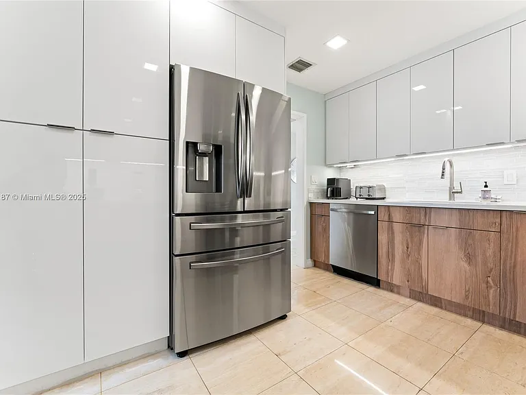 19133 Fisher Island Dr #19133 — Photo 21