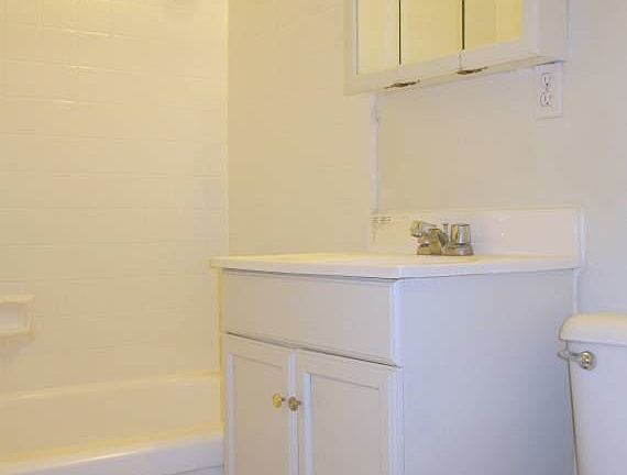 4th image of 4737 Thornton Ave APT 06