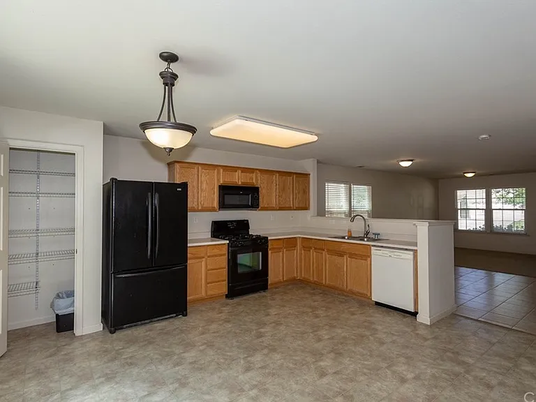 274 Pyramid Ave — Photo 5