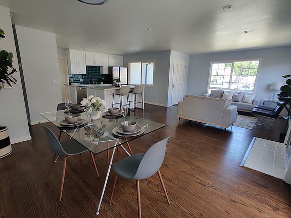 5th image of 806 Carmel Ct