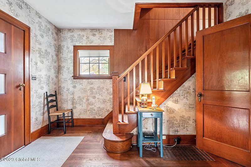 5th image of 6 Maplewood Court