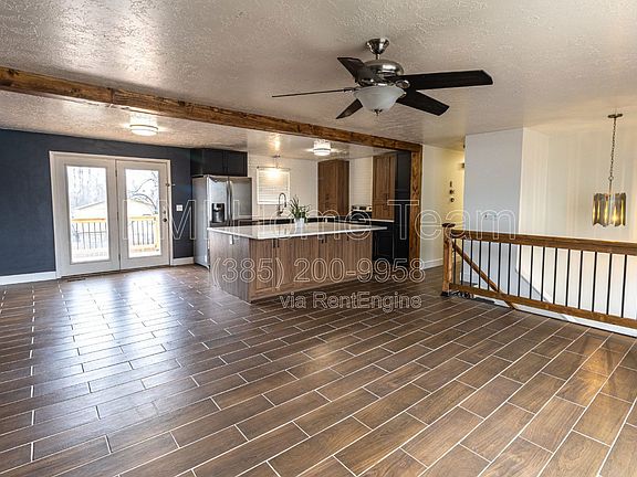 3rd image of 1312 Roger Cir