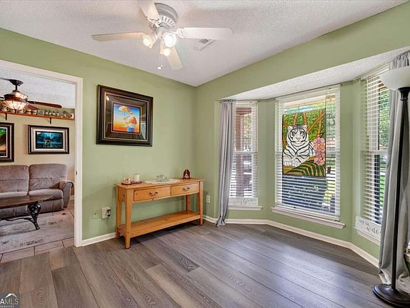 5th image of 905 Brighton Way