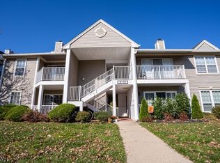 2 Amberly Ct, Franklin Park, NJ 08823