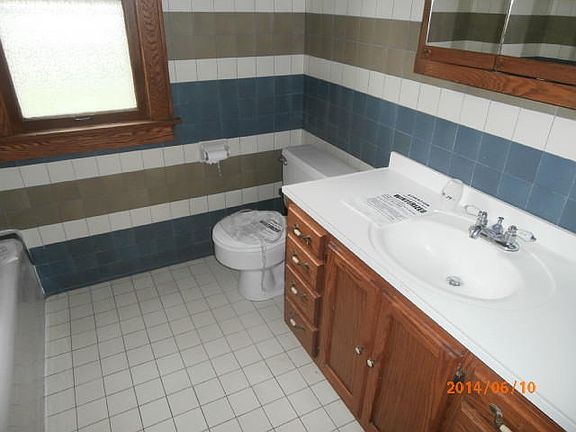 3rd image of 1534 W Cudahy Ave