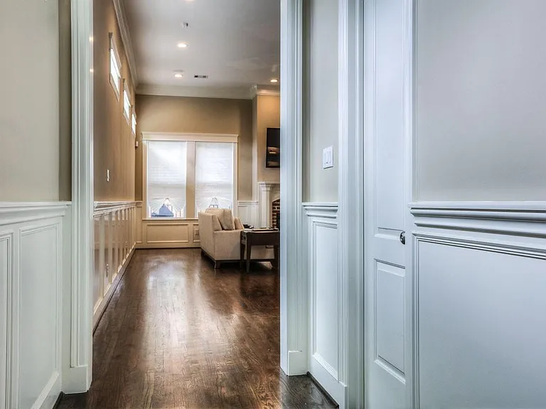 922 Alexander St — Photo 3