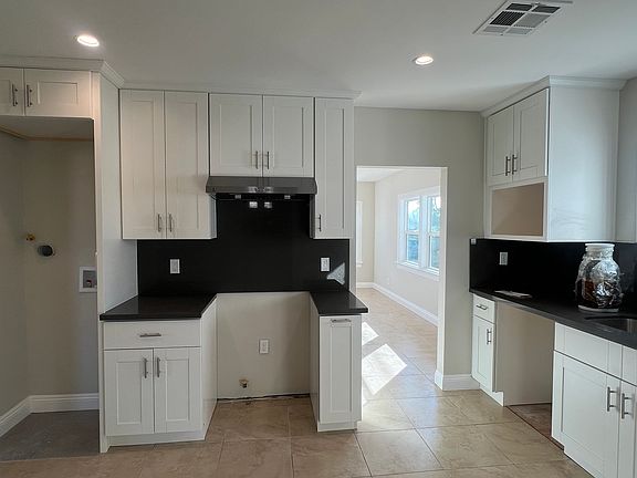 3rd image of 14943 Fairgrove Ave