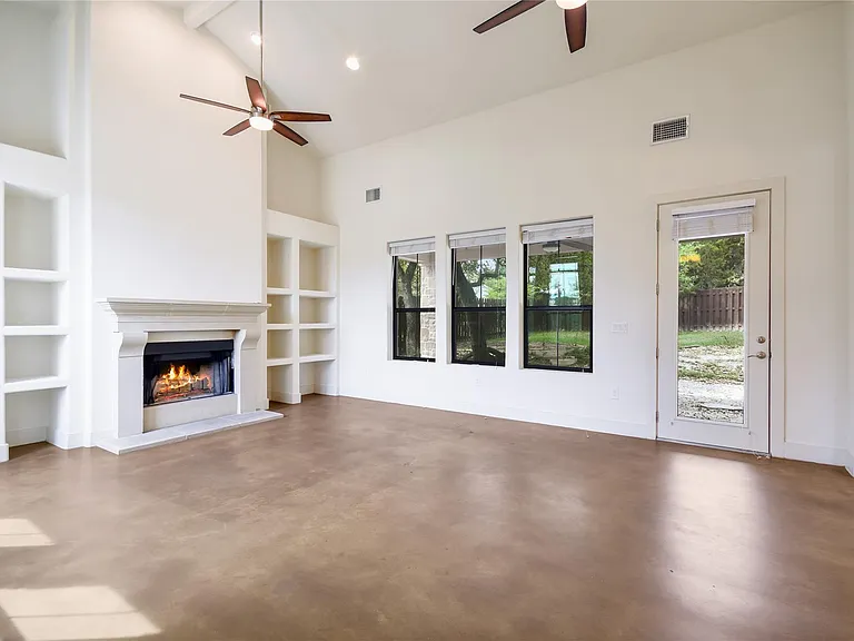 18400 Lakepoint Cv — Photo 3