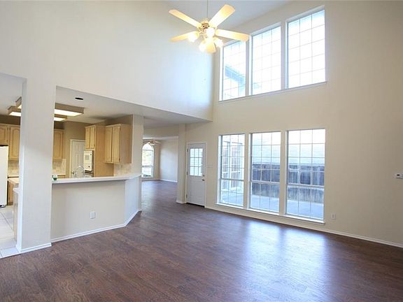 3rd image of 1732 Bennington Dr