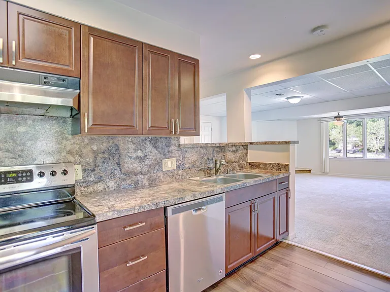 2 Stone Spring Ln #1 — Photo 14