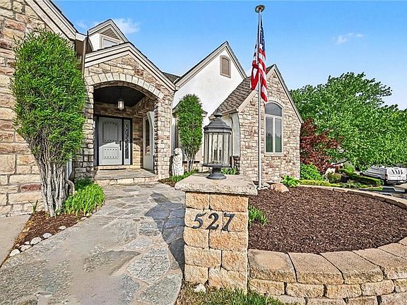3rd image of 527 Canyon Dr