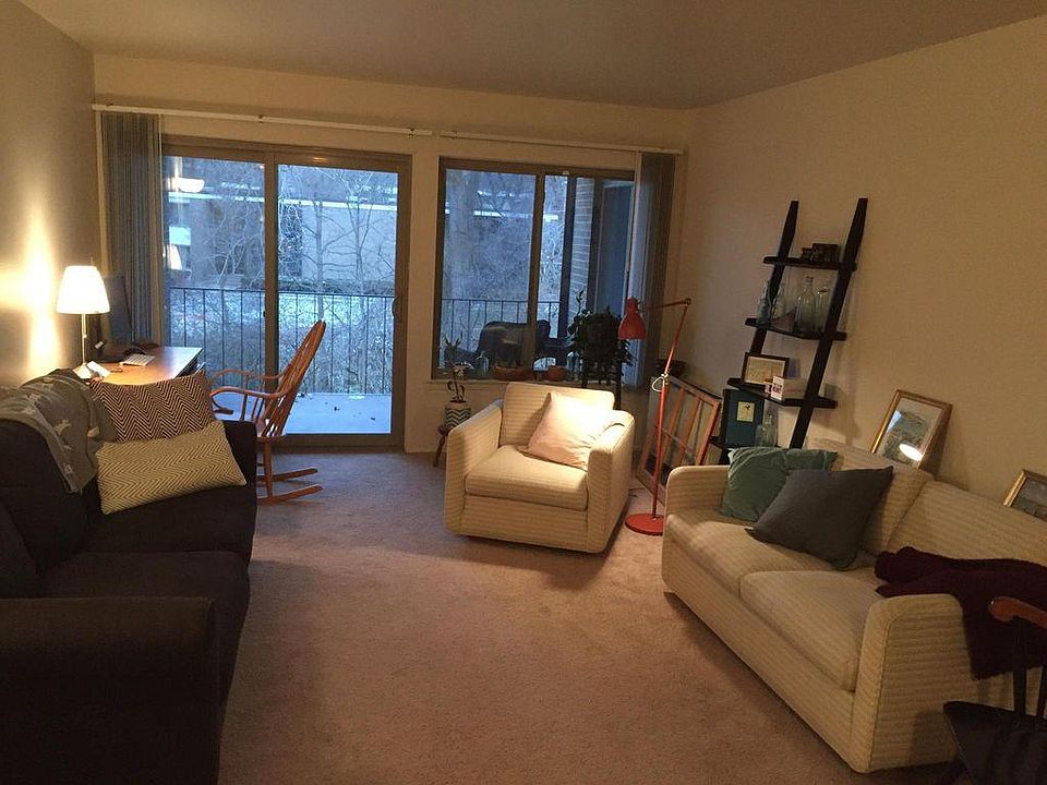 1st image of 1069 Barton Dr APT 212
