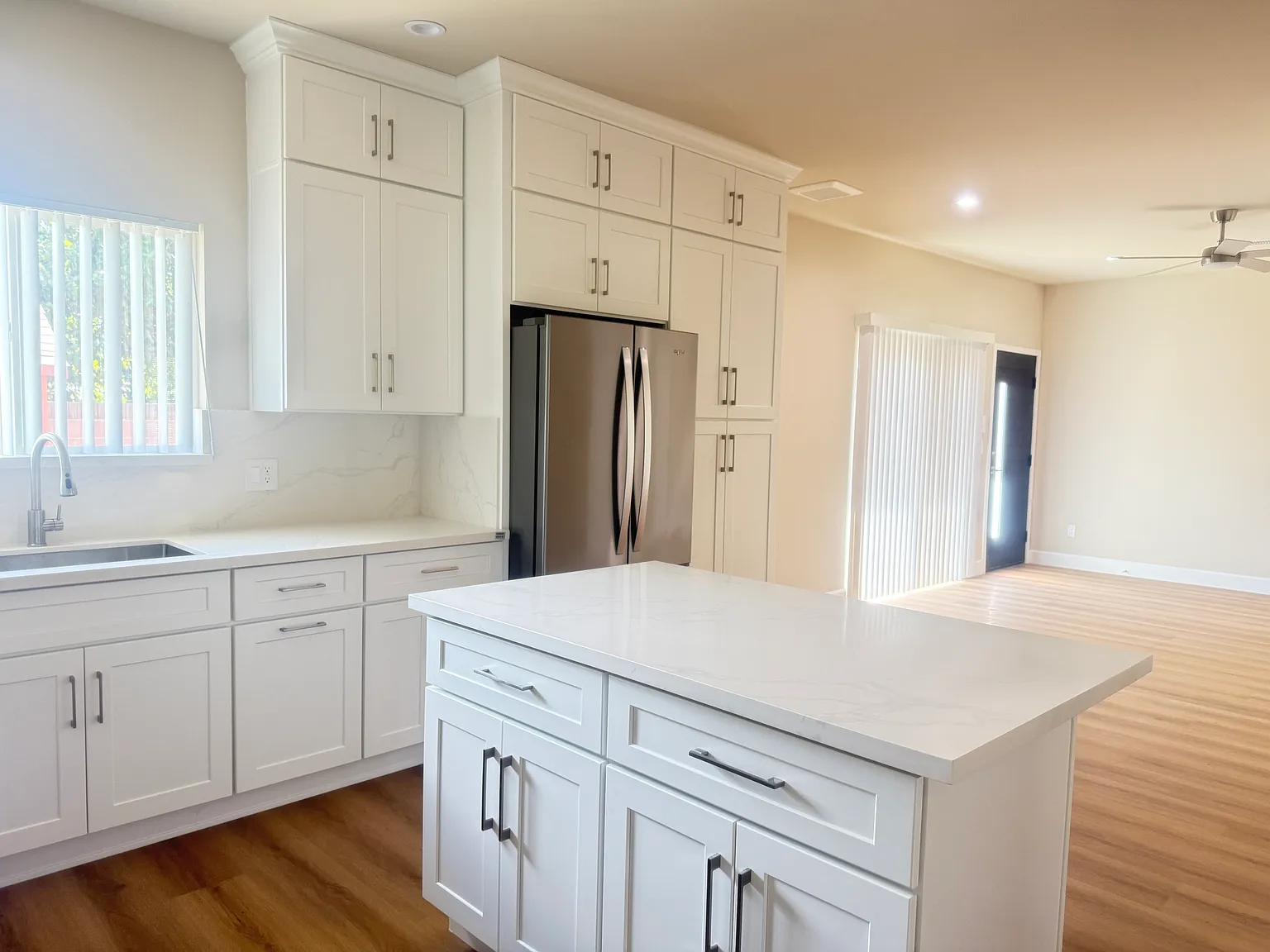 2 bed, 900 sqft, $3,195 — Photo 2