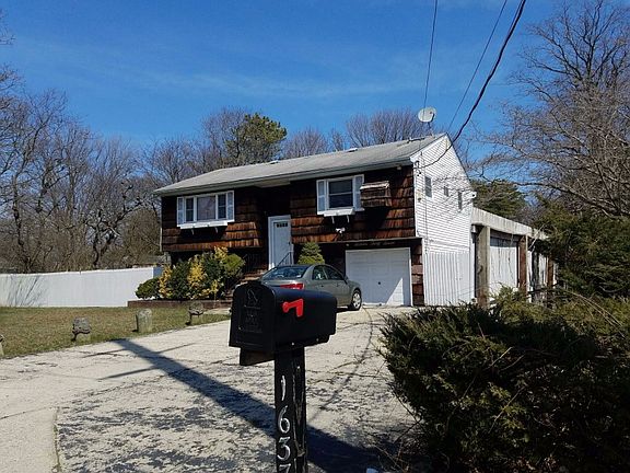 3rd image of 1637 Manatuck Blvd