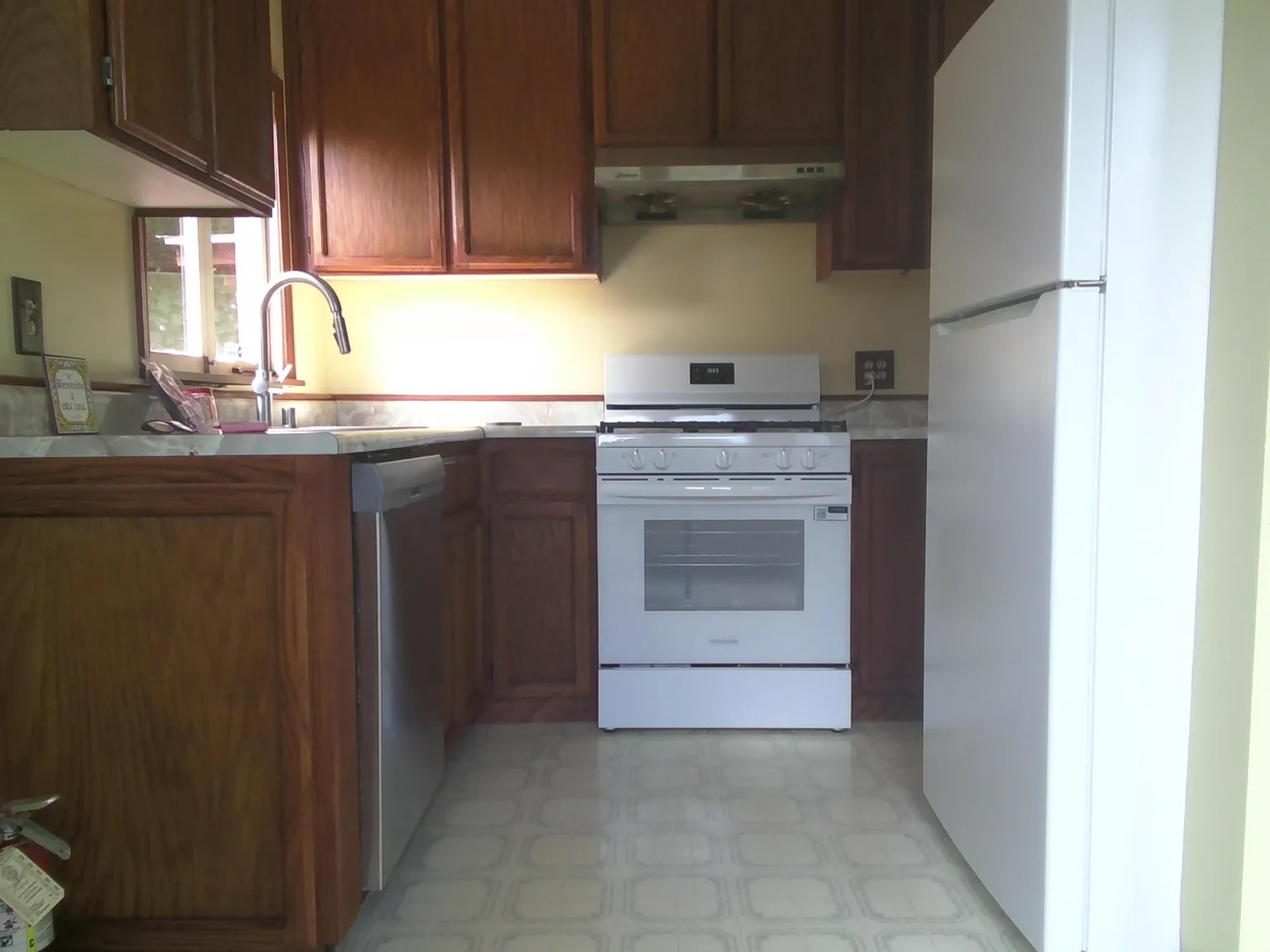 2 bed, 1056 sqft, $3,950 — Photo 3