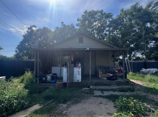 869 N Brundage Ave, Farmersville, CA 93223