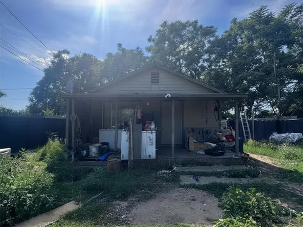 869 N Brundage Avenue, Farmersville, CA 93223