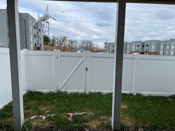 3rd image of 4012 Shire Meadow Ln