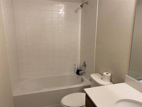 5th image of 2221 Vance Dr