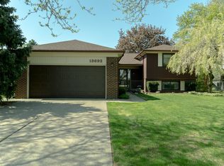 13692 Barfield Dr, Warren, MI 48088