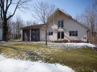 42 Admiral Dr, Eastlake, OH 44095