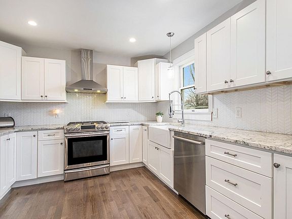 5th image of 411 Danbury Dr