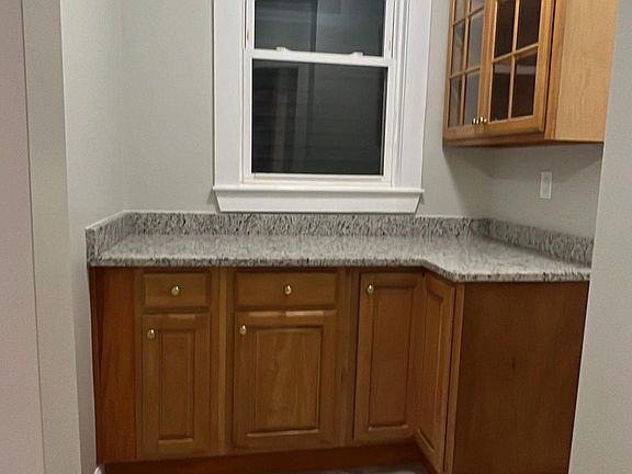 2nd image of 10 Lawton Ave Floor 1