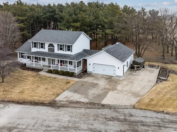 708 S Veverka Dr, Prairie City, IA 50228