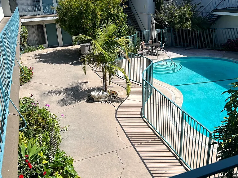 1818 W El Segundo Blvd — Photo 7