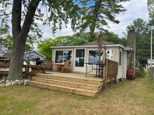 6111 Loud Dr, Oscoda, MI 48750