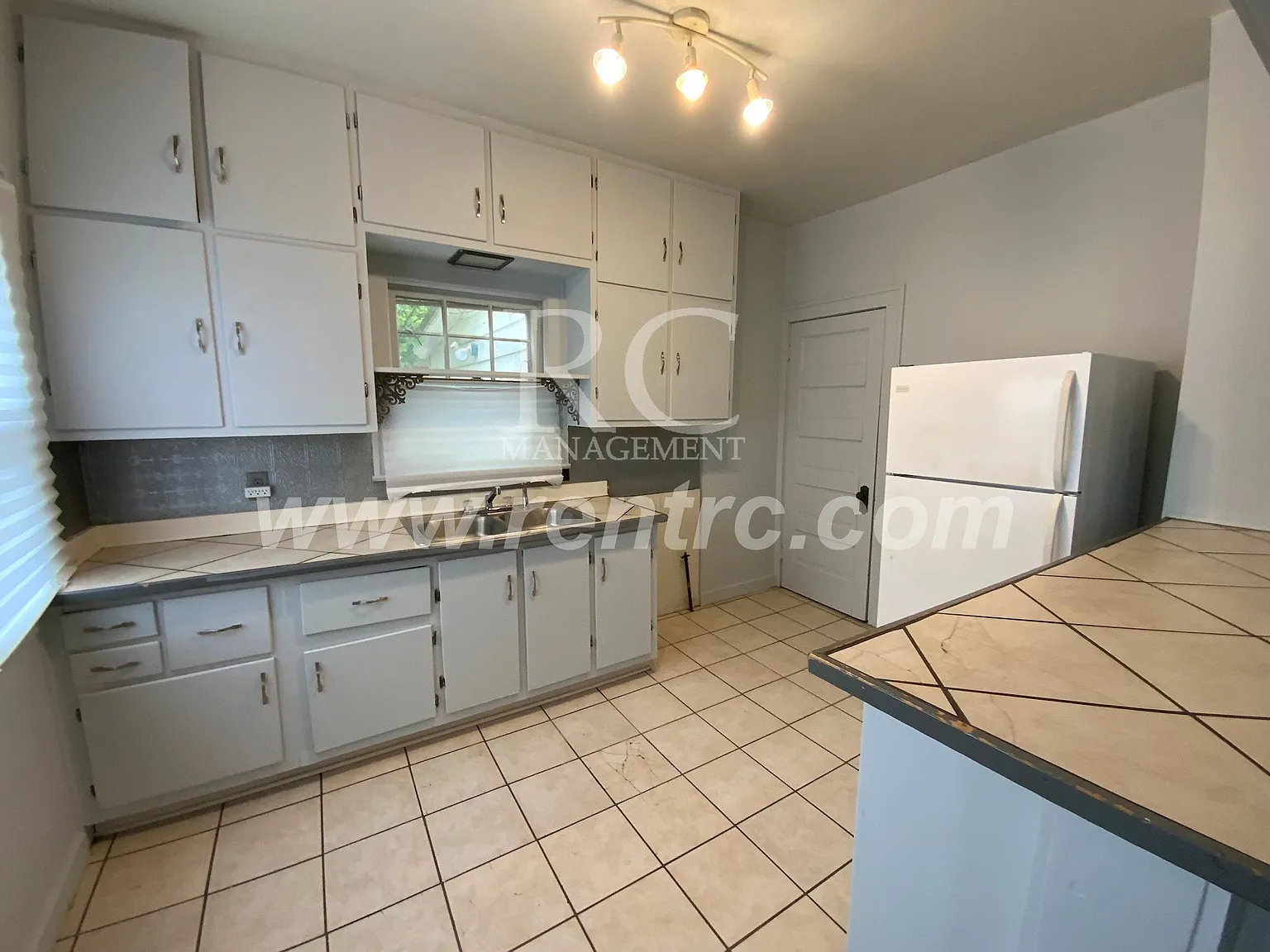 2 bed, $795 — Photo 2