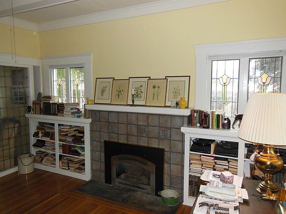 3rd image of 1030 E Elizabeth St