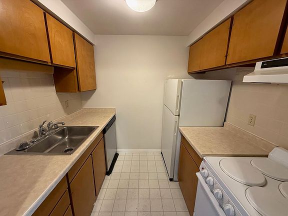 5th image of 2402 Calypso Rd #2