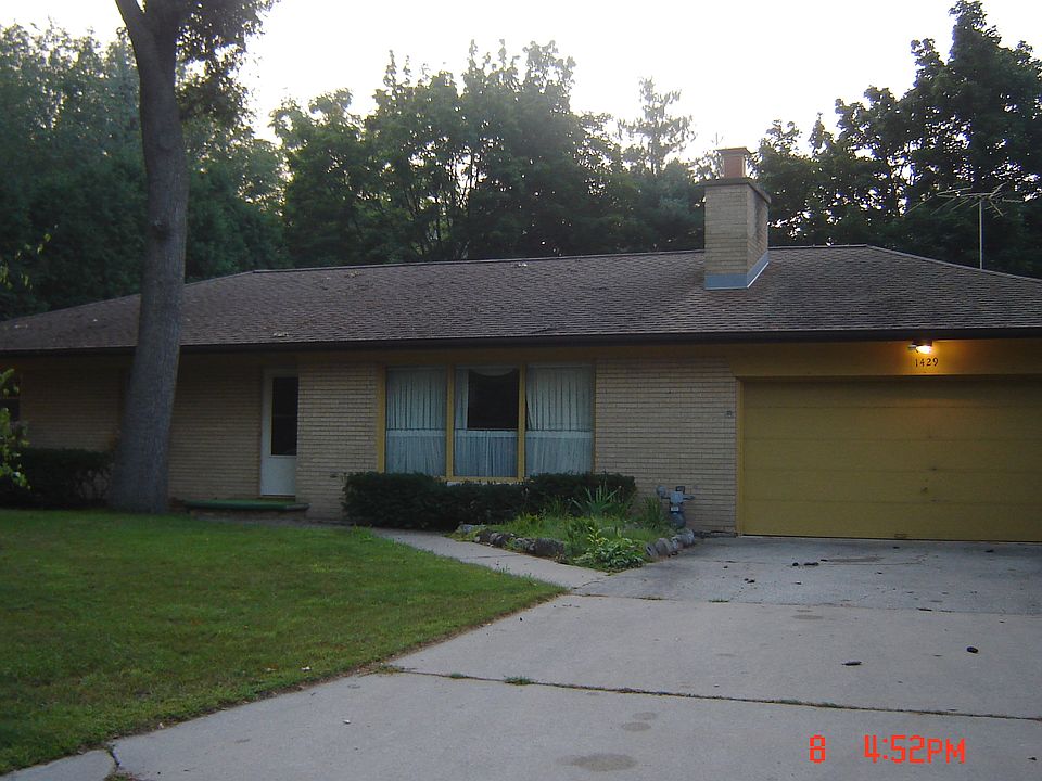 Front of House- 2 car garage