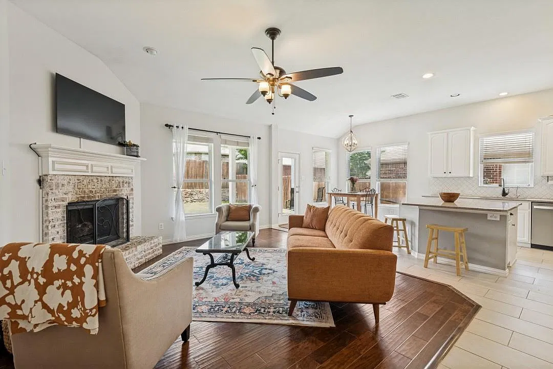 4 bed, 2584 sqft, $2,600 — Photo 3