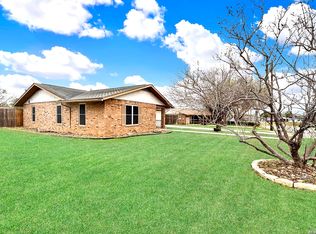 1501 Longhorn Dr, Floresville, TX 78114