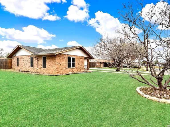 1501 Longhorn, Floresville, TX 78114