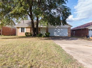 305 Adirondack Loop, Roland, OK 74954