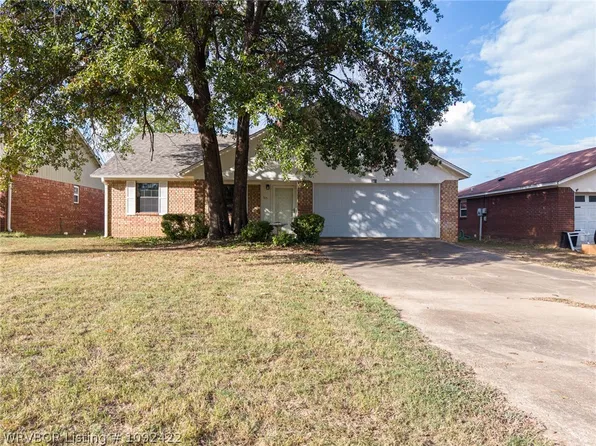 305 Adirondack Loop, Roland, OK 74954