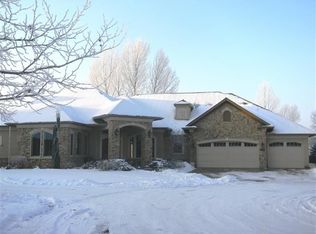 563 W Water Grove Dr, Eagle, ID 83616