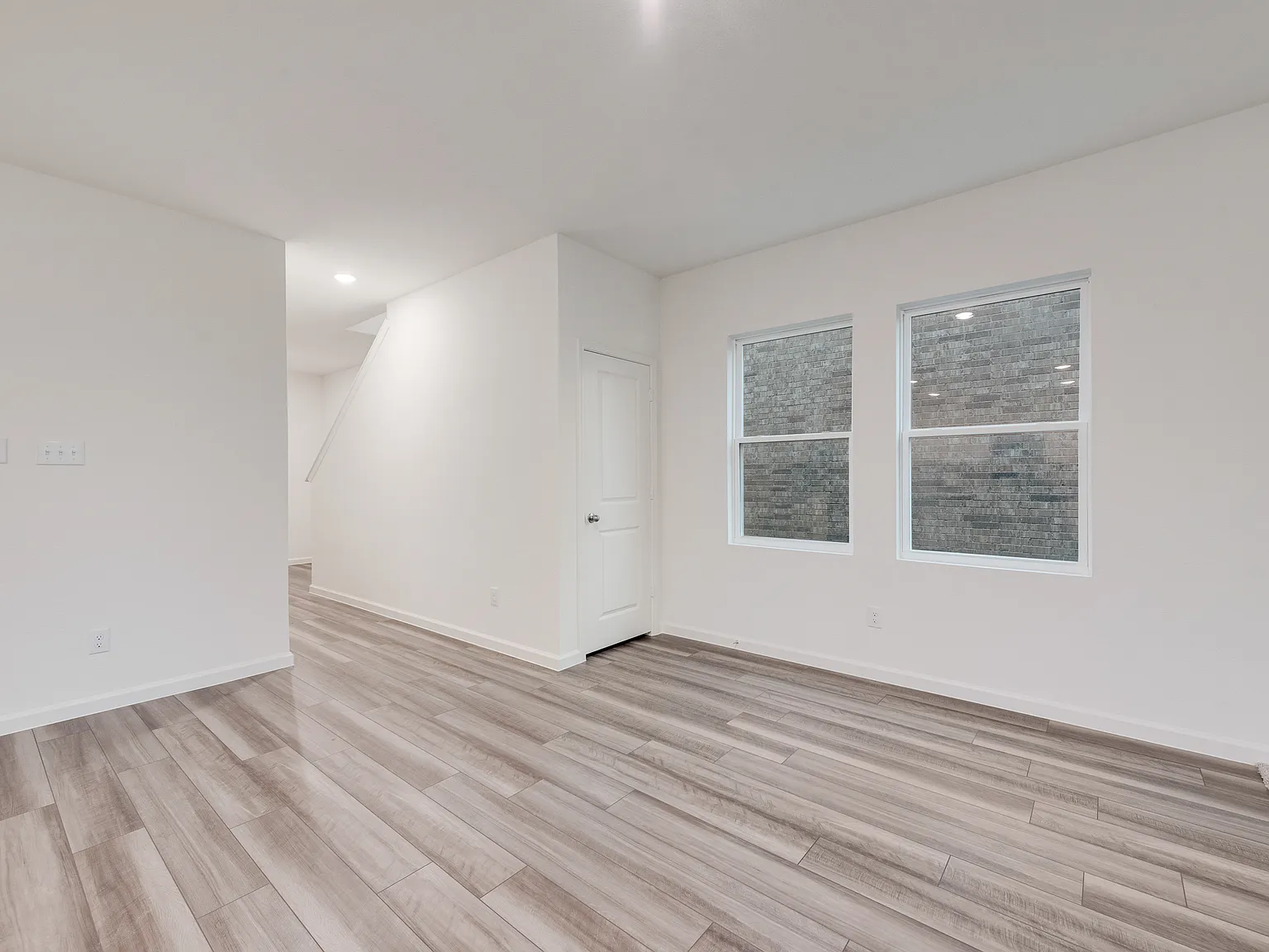 5 bed, 2609 sqft, $2,250 — Photo 4