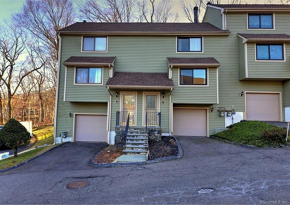 2nd image of 17 Coram Rd Unit 6E
