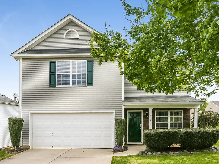 716 Overlook Rd — Photo 1